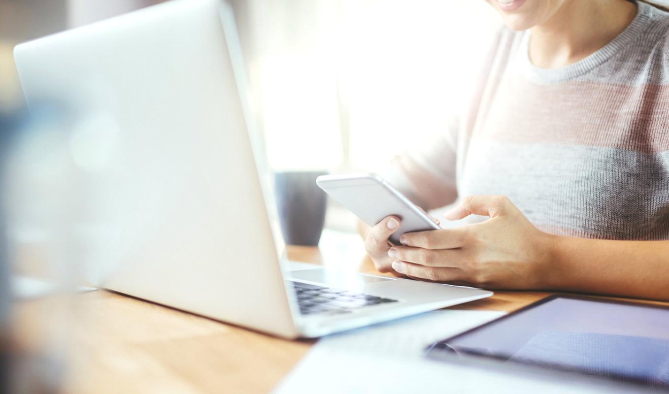 Groupe d'apprenants en session collaborative en ligne