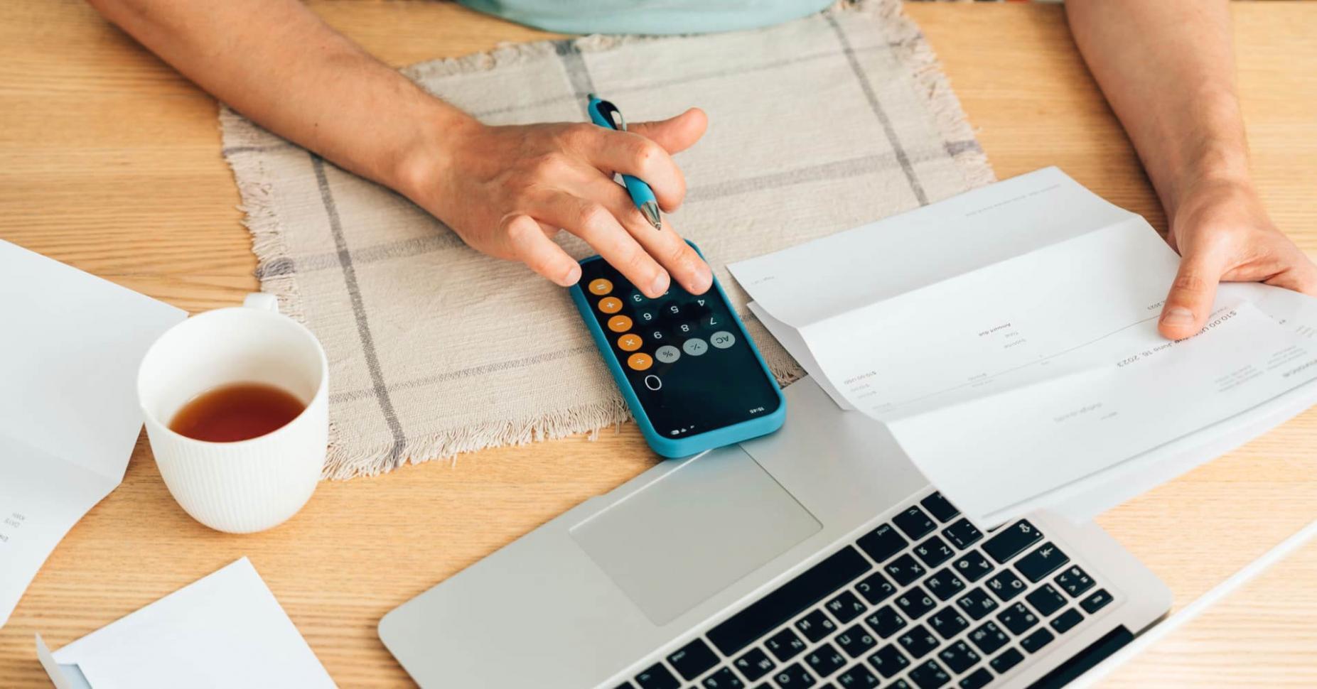 Exercice de communication assertive lors d'un atelier de développement du charisme